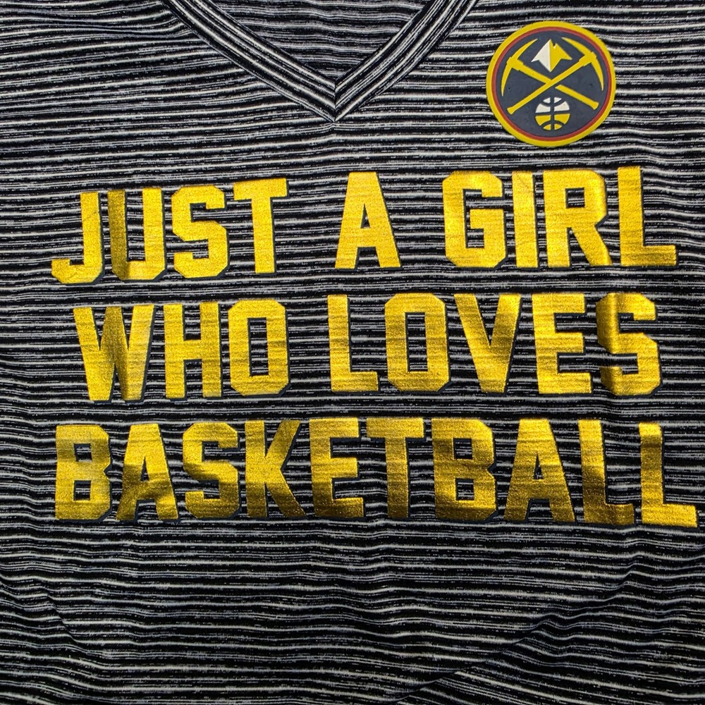 New Era Denver Nuggets Basketball T Shirt Womens Small Striped V Neck Tee - Picture 5 of 6